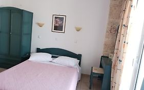 Πικροδάφνες